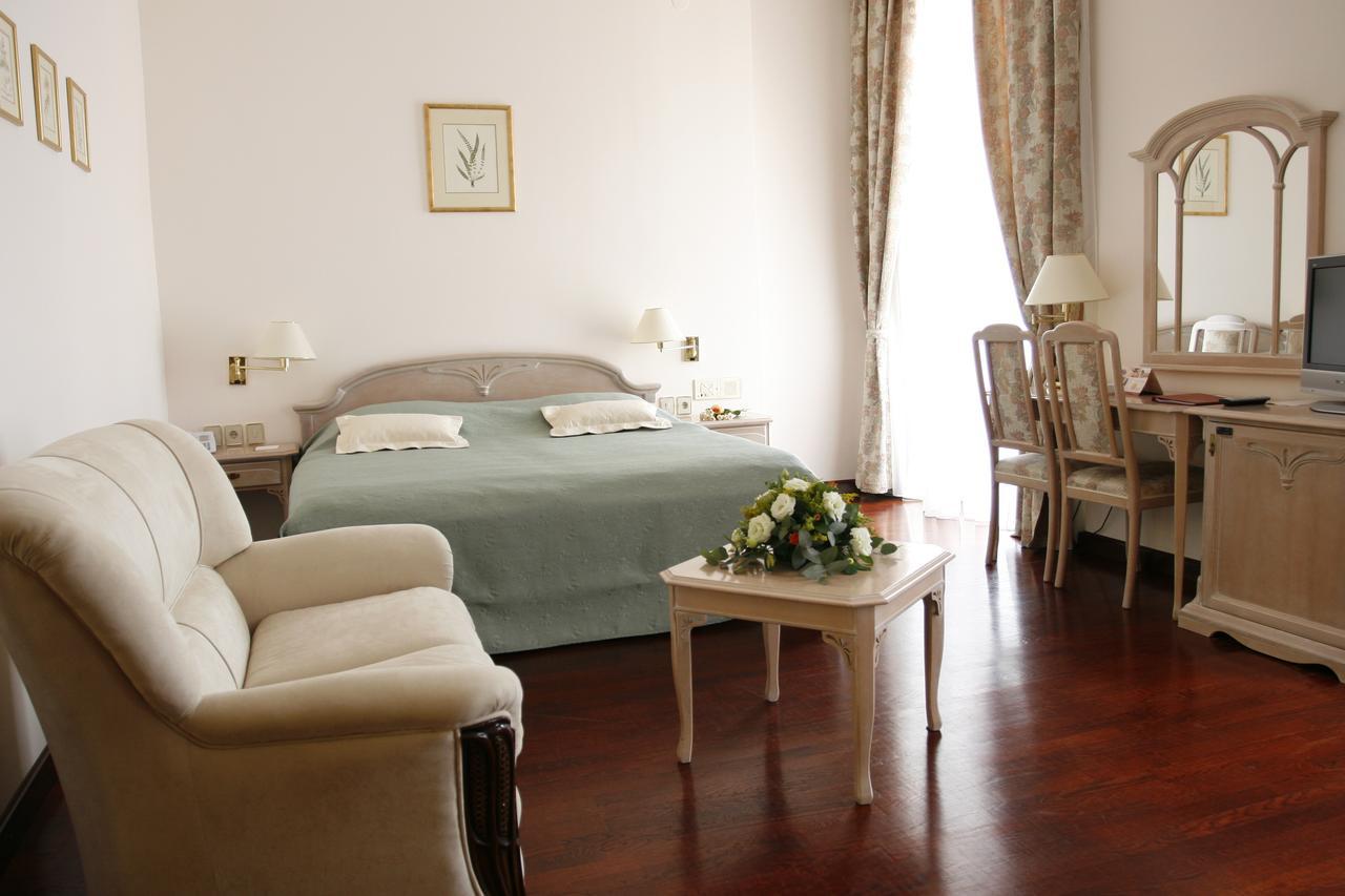 Hotel Mozart Opatija Exterior foto