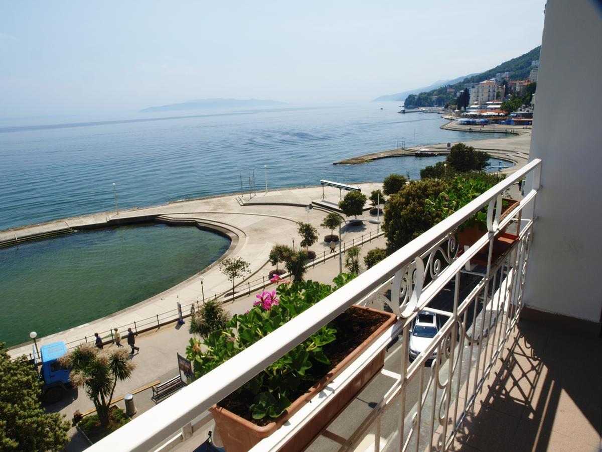 Hotel Mozart Opatija Exterior foto